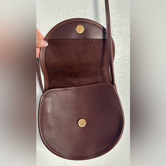 Vintage 90s Coach Casey Crossbody Bag Brown  Tan Leather Quiet Luxury Round - Picture 8 of 12